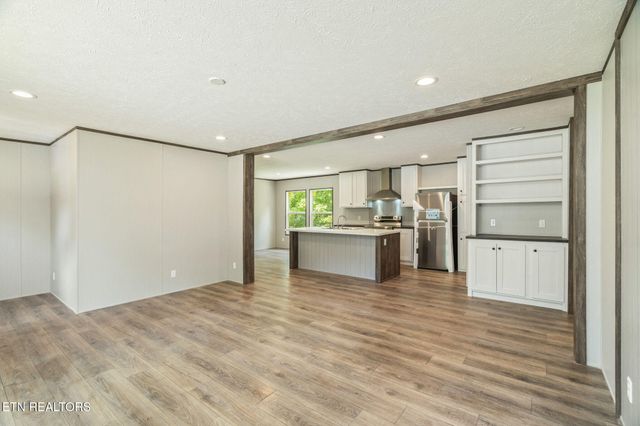 133 Ford Ave, Harriman, TN 37748