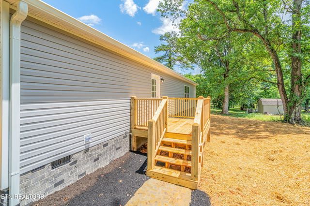 133 Ford Ave, Harriman, TN 37748