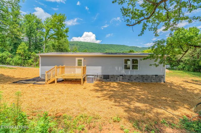 133 Ford Ave, Harriman, TN 37748