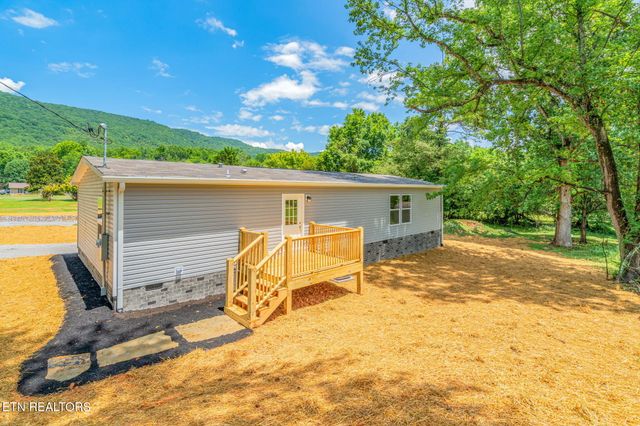 133 Ford Ave, Harriman, TN 37748
