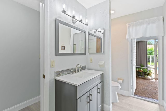 435 NW 99th Way, Coral Springs, FL 33071