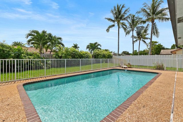 435 NW 99th Way, Coral Springs, FL 33071
