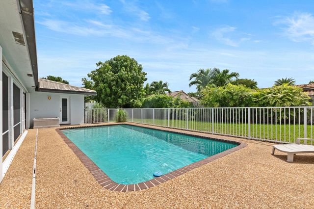 435 NW 99th Way, Coral Springs, FL 33071