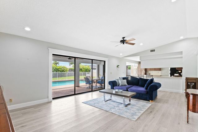 435 NW 99th Way, Coral Springs, FL 33071