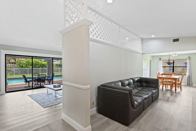 435 NW 99th Way, Coral Springs, FL 33071