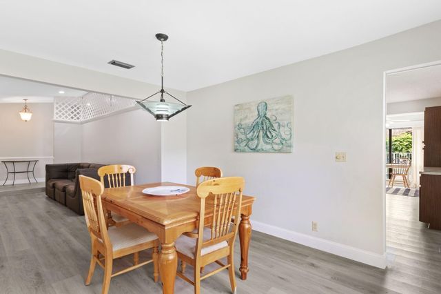 435 NW 99th Way, Coral Springs, FL 33071