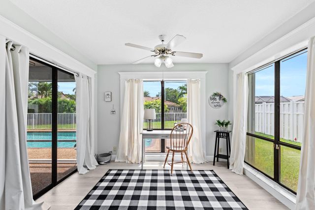 435 NW 99th Way, Coral Springs, FL 33071