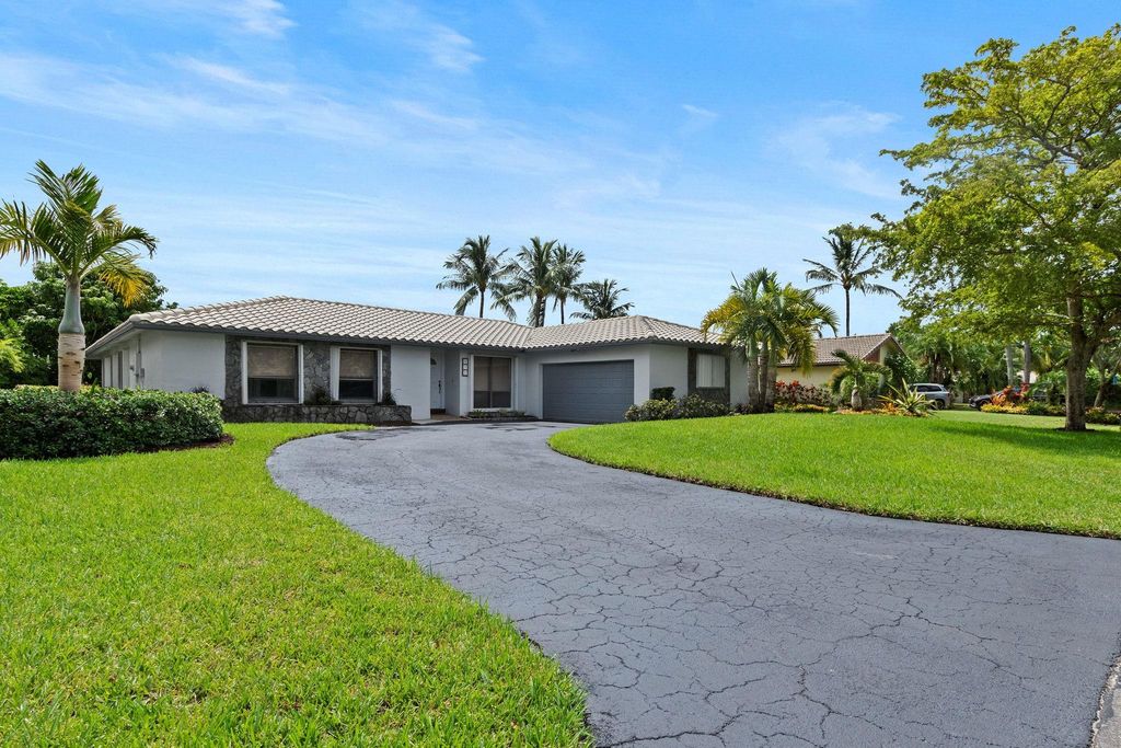 435 NW 99th Way, Coral Springs, FL 33071