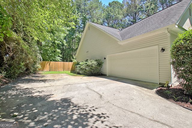 220 Farr Lake Drive, Tyrone, GA 30290