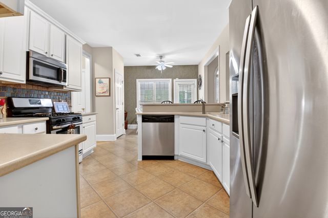 220 Farr Lake Drive, Tyrone, GA 30290