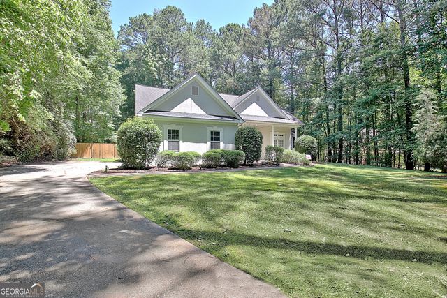 220 Farr Lake Drive, Tyrone, GA 30290