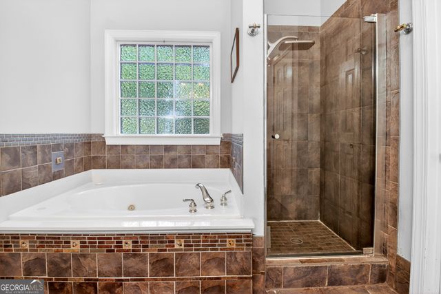 220 Farr Lake Drive, Tyrone, GA 30290