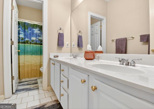 220 Farr Lake Drive, Tyrone, GA 30290