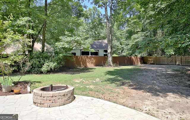 220 Farr Lake Drive, Tyrone, GA 30290