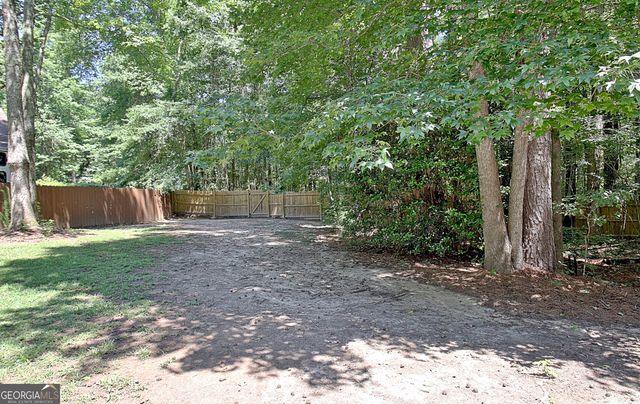 220 Farr Lake Drive, Tyrone, GA 30290