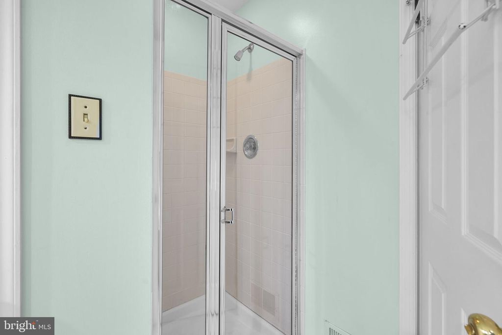 Image 23 of property listing at 8710 BIRKENHEAD CT, Laurel, MD 20723