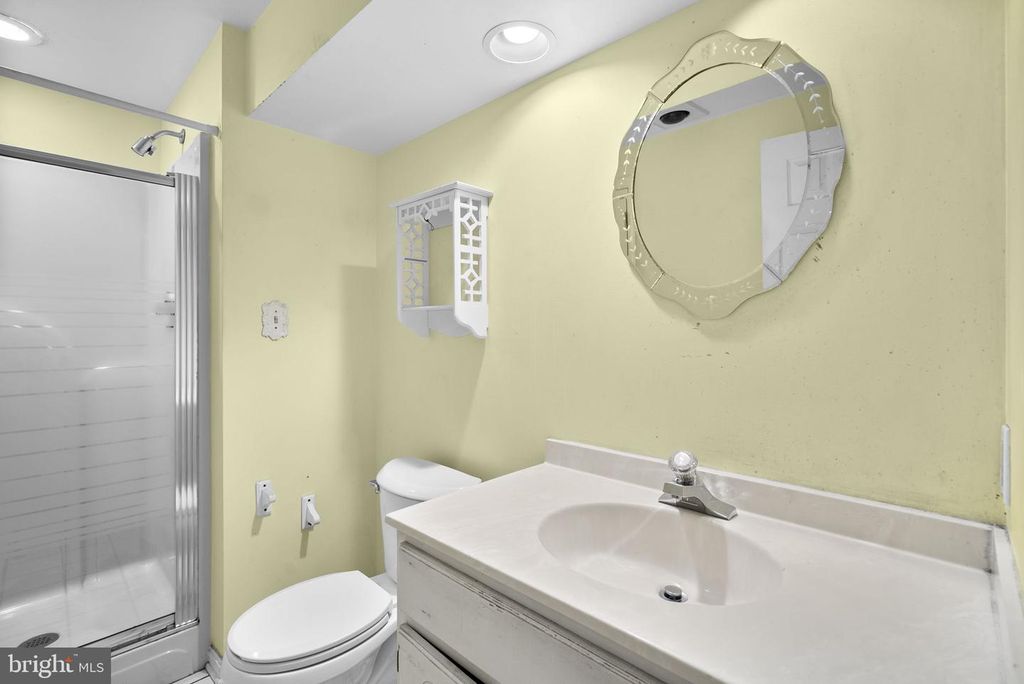 Image 34 of property listing at 8710 BIRKENHEAD CT, Laurel, MD 20723