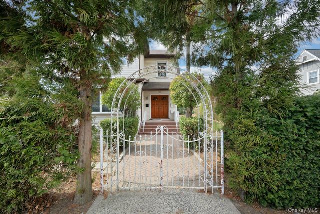 56 Stephenson Boulevard, New Rochelle, NY 10801