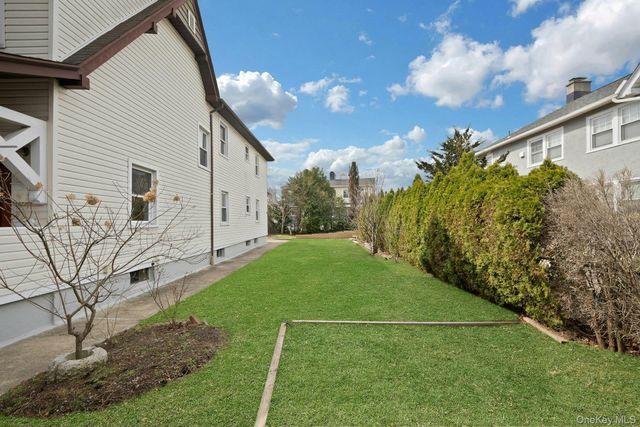 56 Stephenson Boulevard, New Rochelle, NY 10801