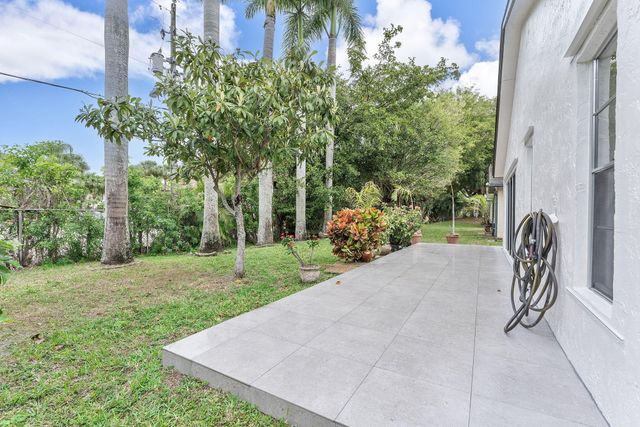 9180 Pine Springs Drive, Boca Raton, FL 33428