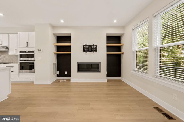 1021 S TAYLOR CT, Arlington, VA 22204
