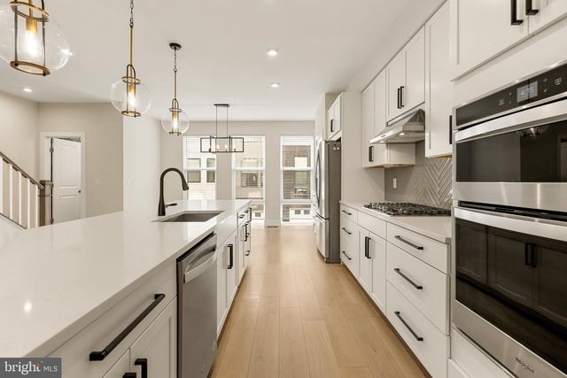 1021 S TAYLOR CT, Arlington, VA 22204