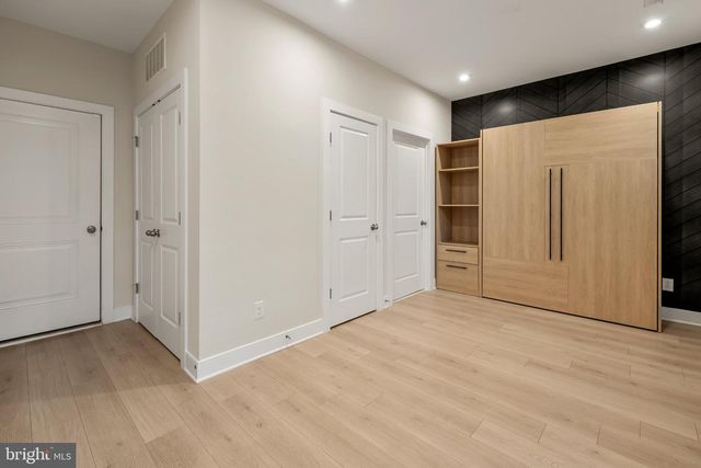1021 S TAYLOR CT, Arlington, VA 22204