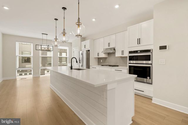 1021 S TAYLOR CT, Arlington, VA 22204