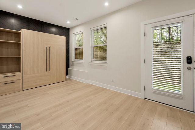 1021 S TAYLOR CT, Arlington, VA 22204