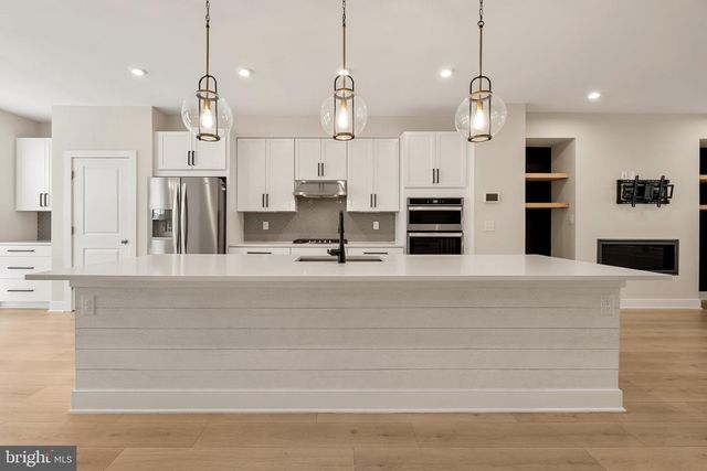 1021 S TAYLOR CT, Arlington, VA 22204