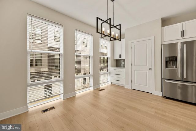 1021 S TAYLOR CT, Arlington, VA 22204