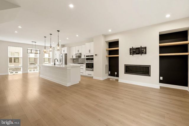 1021 S TAYLOR CT, Arlington, VA 22204