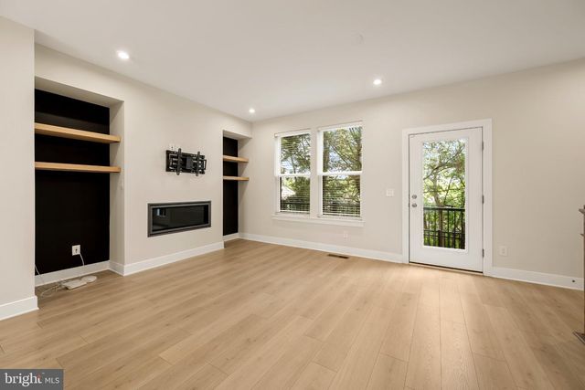 1021 S TAYLOR CT, Arlington, VA 22204