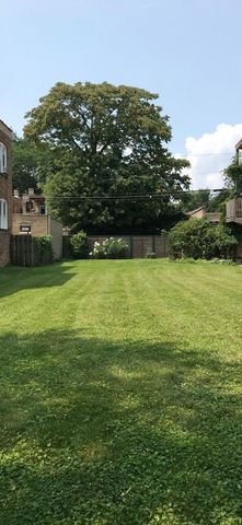 6654 N Artesian Avenue, Chicago, IL 60645