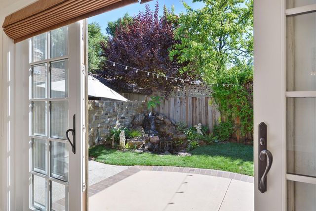 1201 University Drive, Menlo Park, CA 94025