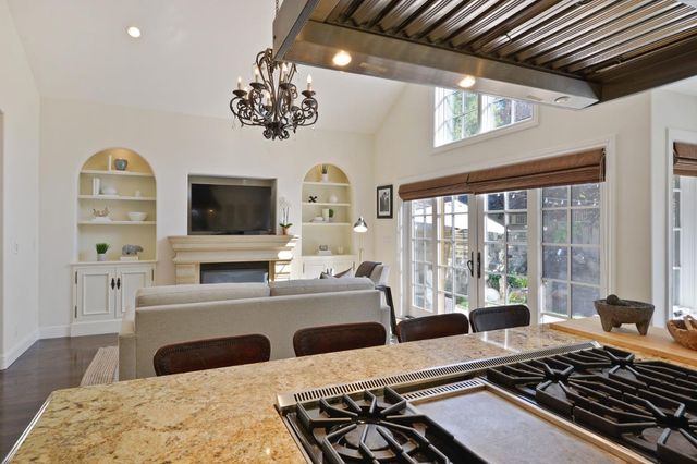 1201 University Drive, Menlo Park, CA 94025