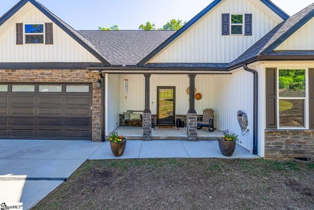 104 Harpers Ferry Court, Simpsonville, SC 29681