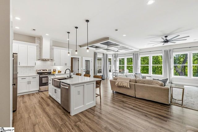 104 Harpers Ferry Court, Simpsonville, SC 29681