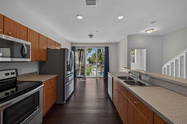 2725 NE 8th Avenue 109, Wilton Manors, FL 33334