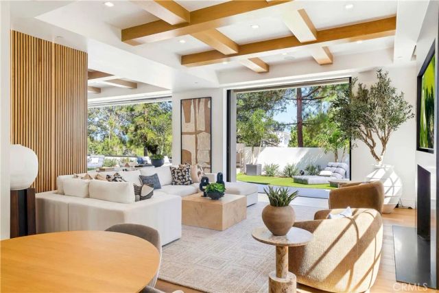 6 Pinehurst Ln, Newport Beach, CA 92660