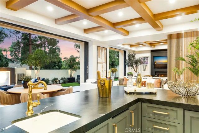 6 Pinehurst Ln, Newport Beach, CA 92660