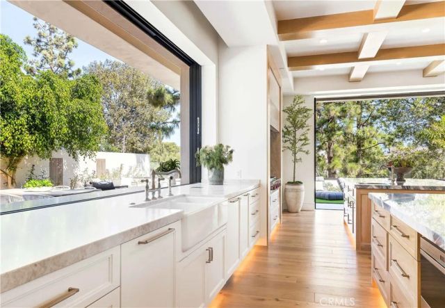 6 Pinehurst Ln, Newport Beach, CA 92660
