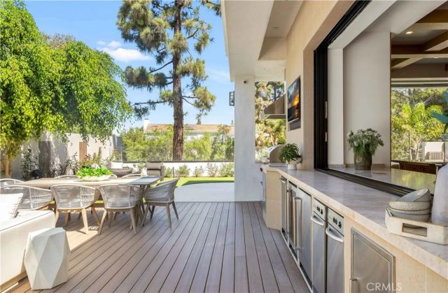 6 Pinehurst Ln, Newport Beach, CA 92660
