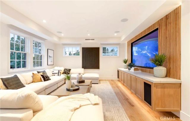 6 Pinehurst Ln, Newport Beach, CA 92660