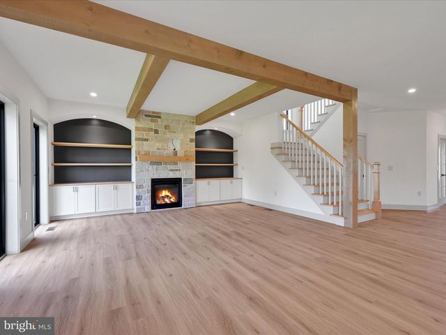 5780 WILD LILAC DR, East Petersburg, PA 17520