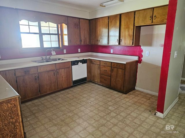 59575 Lottie Road, Atmore, AL 36502