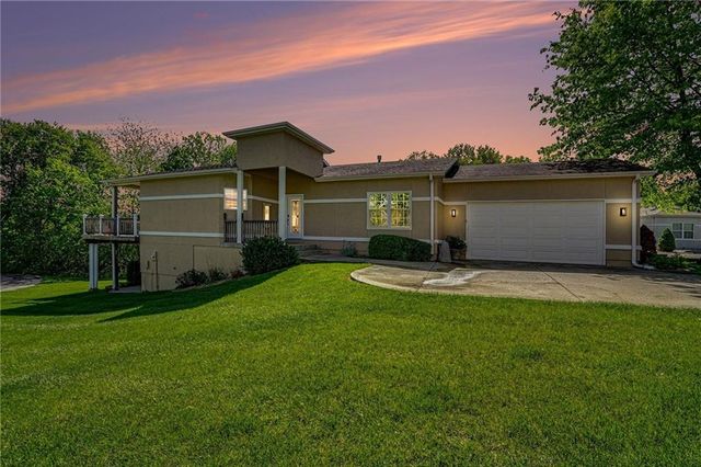 813 NE Sonora Valley Circle, Blue Springs, MO 64014