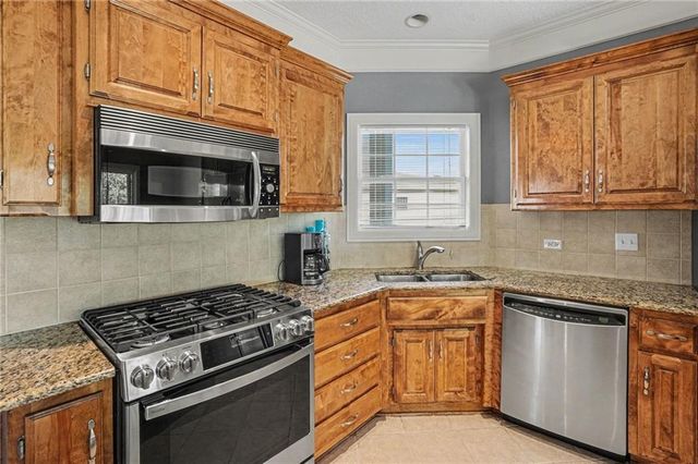 813 NE Sonora Valley Circle, Blue Springs, MO 64014