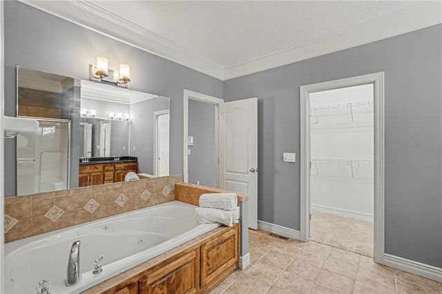 813 NE Sonora Valley Circle, Blue Springs, MO 64014