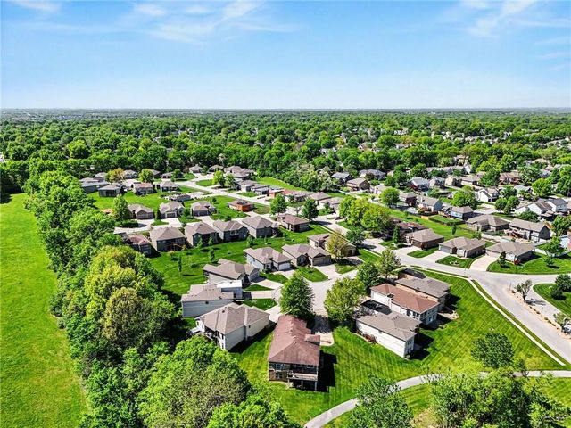 813 NE Sonora Valley Circle, Blue Springs, MO 64014